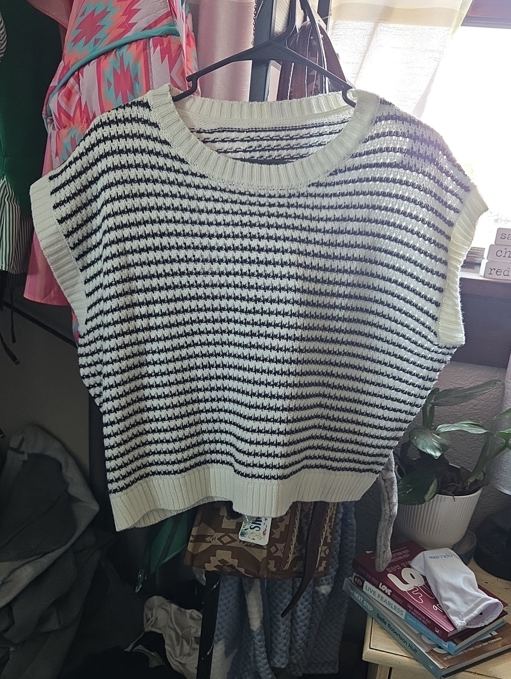 Striped Knit Sleeveless Sweater Vest - Cream & Black